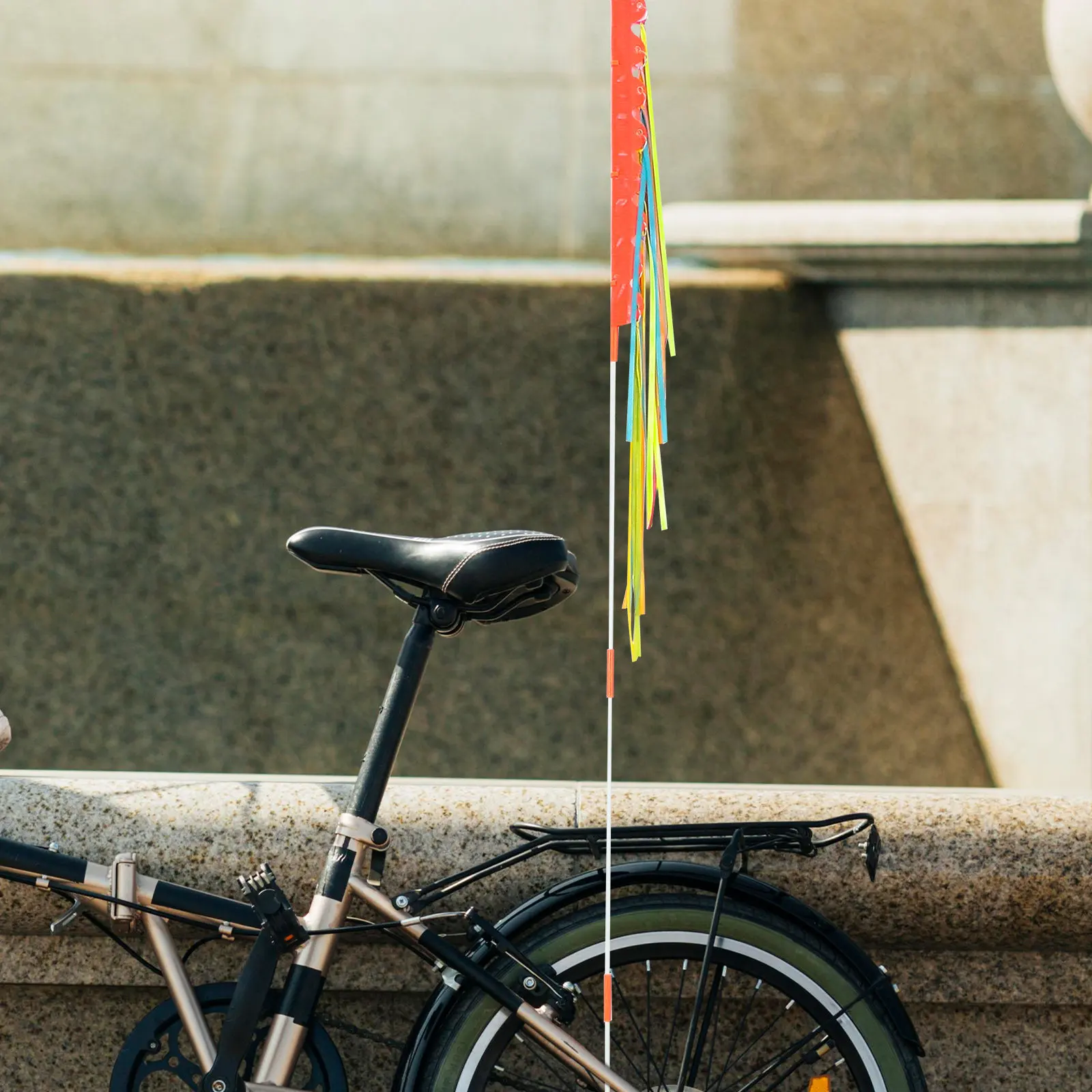 1Set Bicycle Safety Flag with Wavy Design Fiberglass Pole Weatherproof Polyester Flag for Adults E-Bike Trailer Kayak