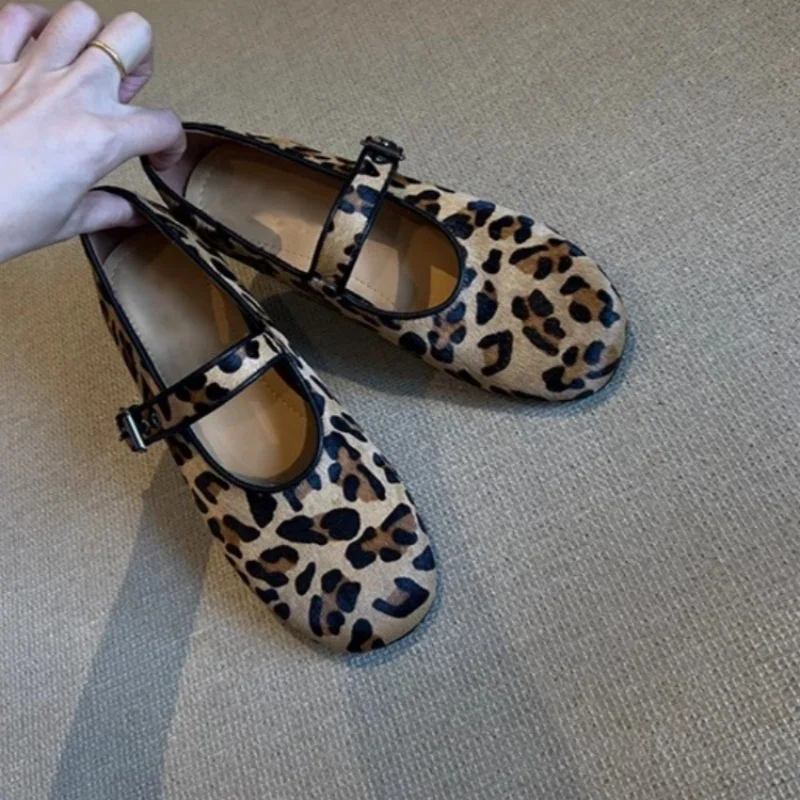 

2025 Spring New Women Leopard Print Ballet Shoes Round Toe Flat Heightened Buckle Retro Elegant Lady Office Shallow Single Shoe