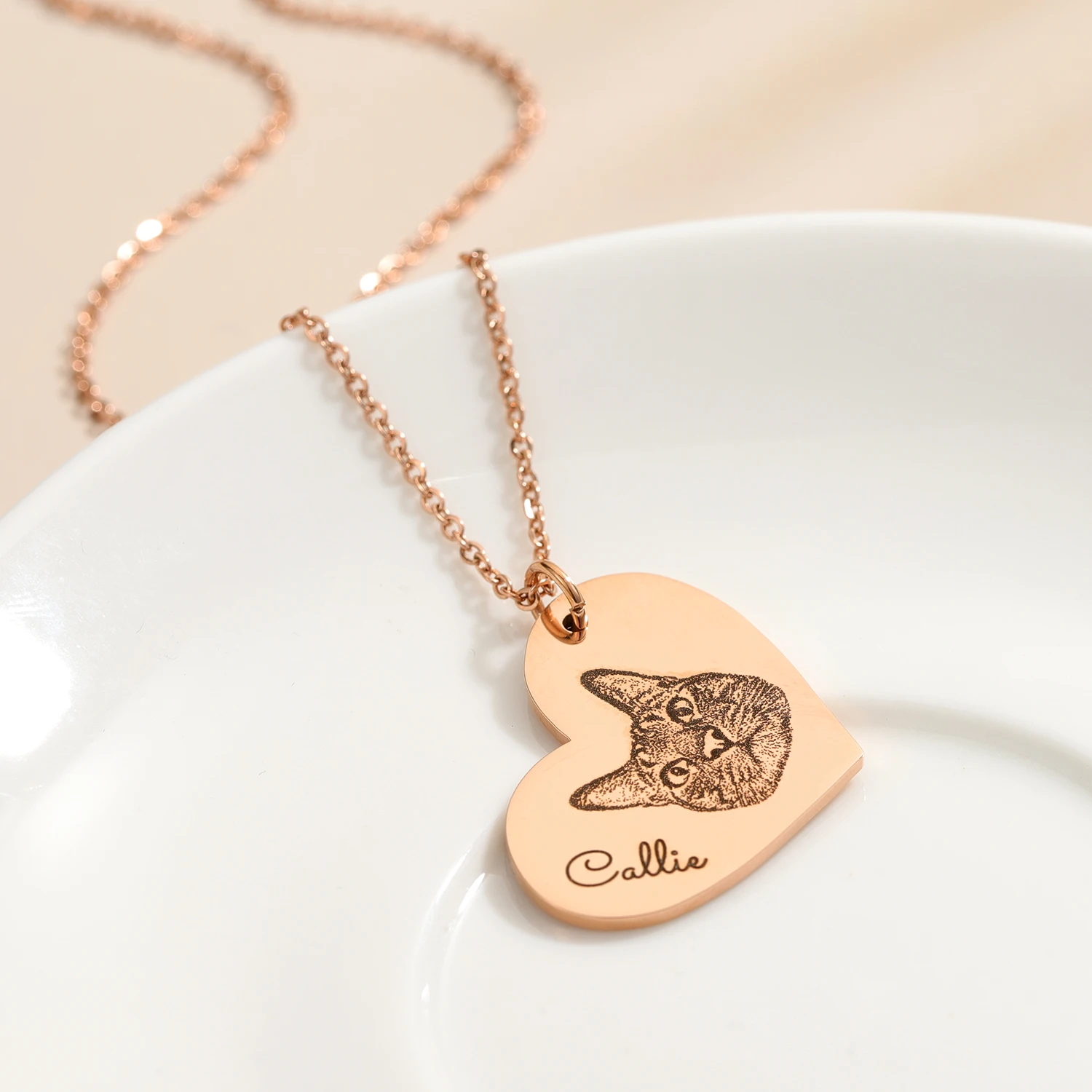 Heart-shaped Pet Photo Necklace Engraved Name Pendant Personalized Portrait Animal Image Charm Memorial Jewelry Gifts For Women