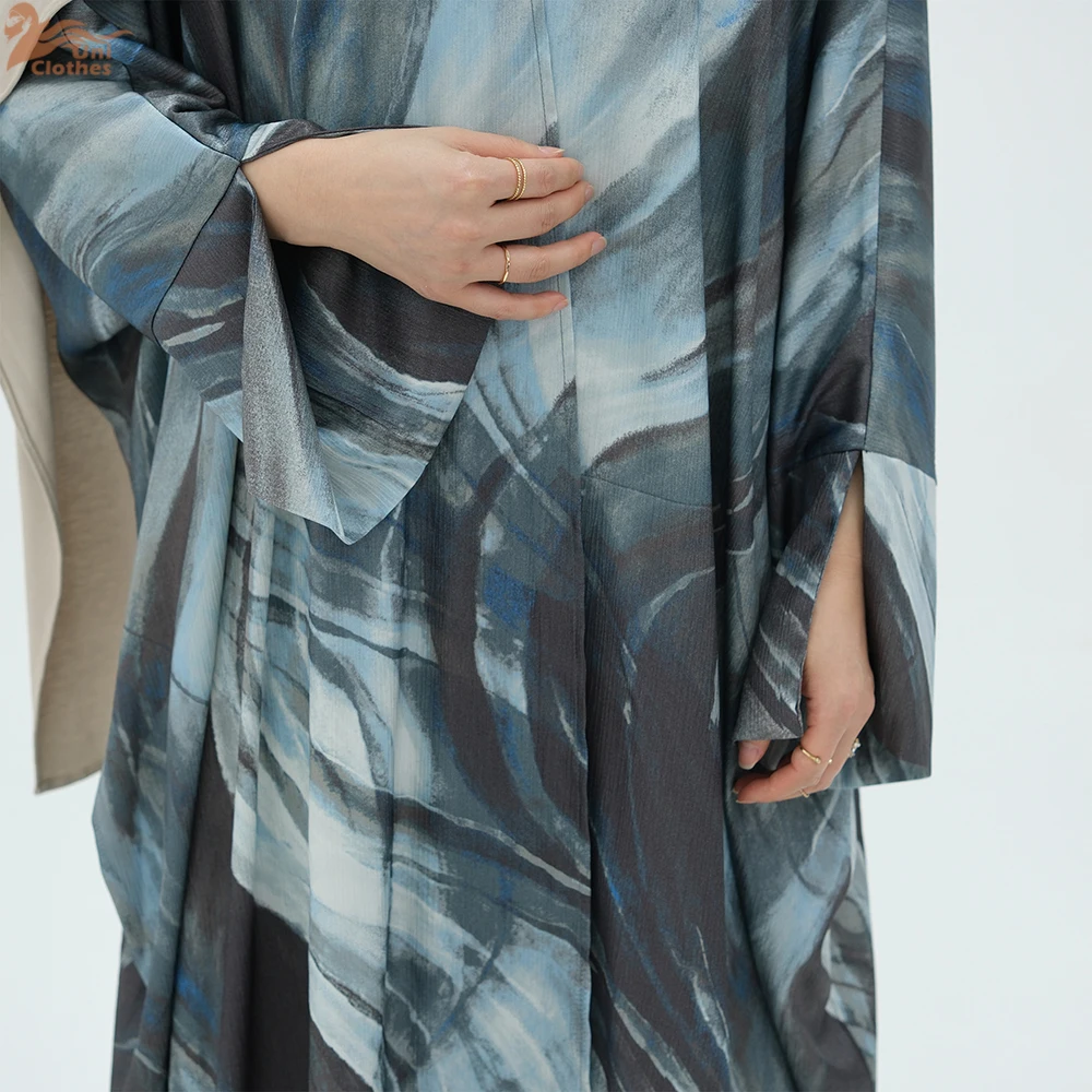 Uni musulmán mujer modesta elegante arrugado satén Abaya abierto mangas con hendidura ropa islámica estampada de lujo Dubai