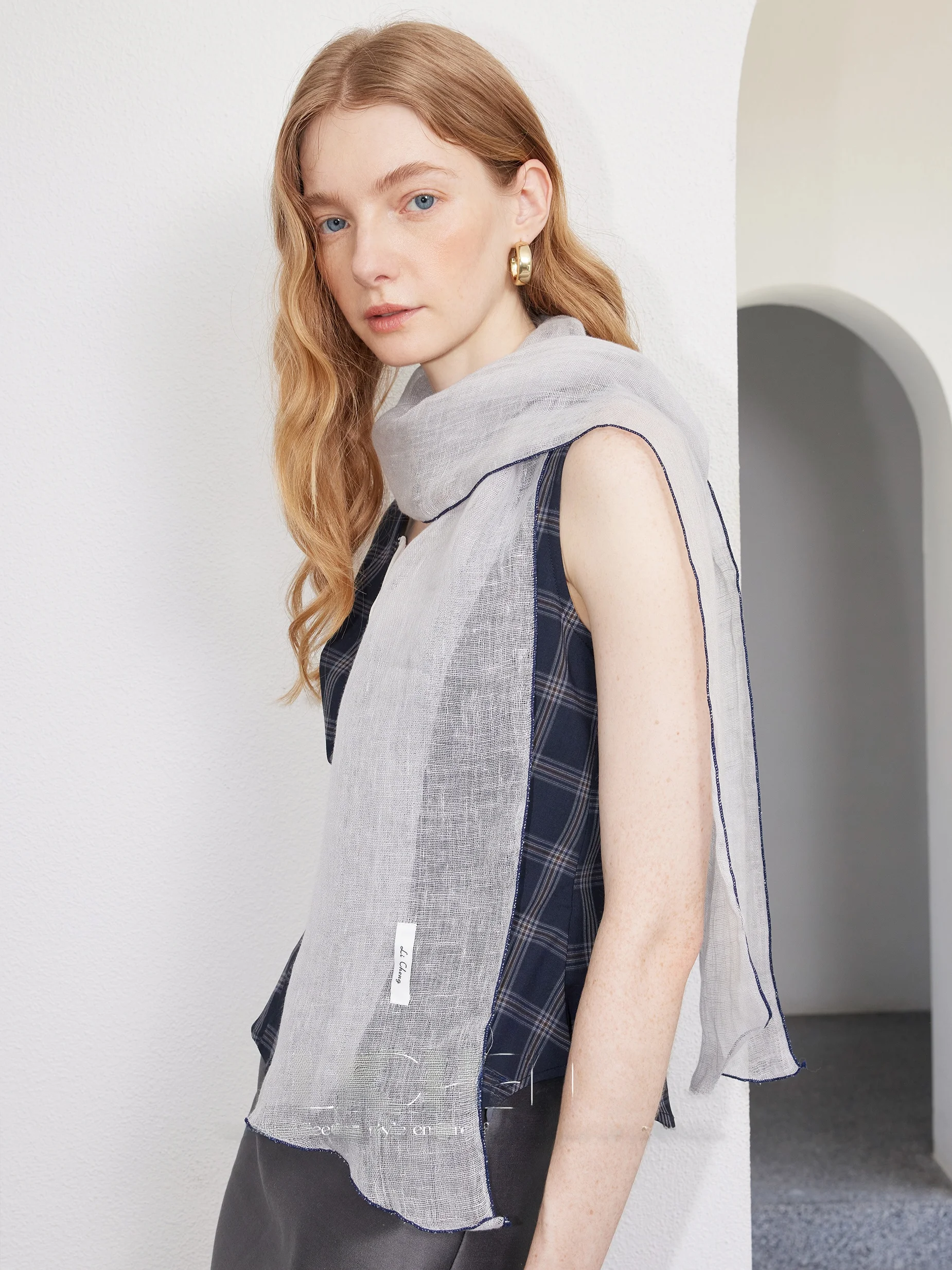 軽量リネンスカーフ女性用グレー折りたたみ式春夏秋多用途シンプルデザイン快適通気性長方形スカーフ