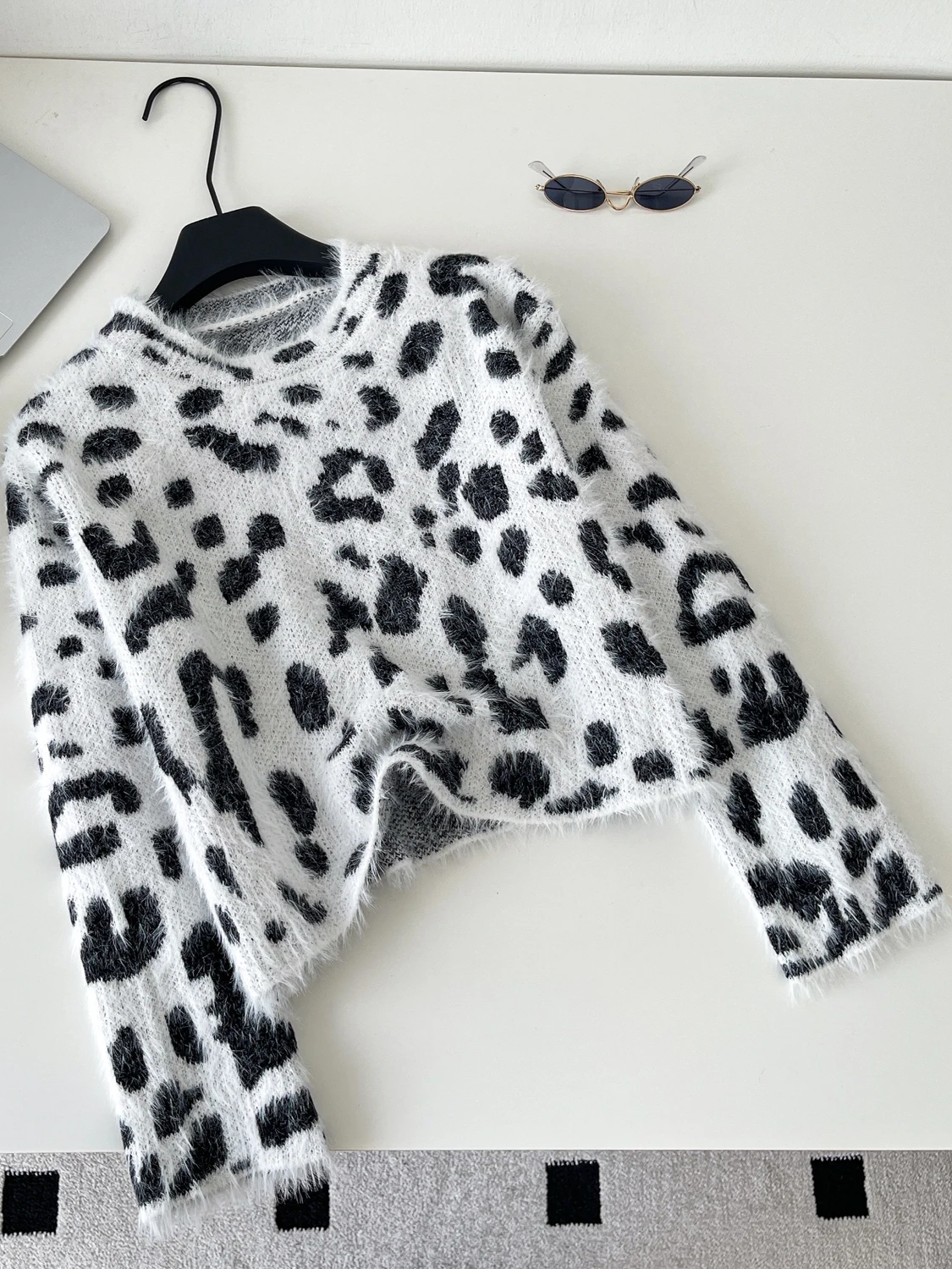 

Chic ort Sve Long Sve Leopard Print Knitwear Women's Faionable Lazy Sle Winter High-End Feeling Versatile Sweater