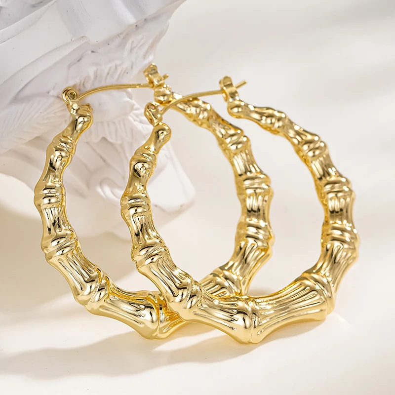 Huitan Goldfarbene Bambusförmige Creolen für Damen Hip-Hop-Stil Große Kreisohrringe Geometrischer Statement-Ohrschmuck 2026
