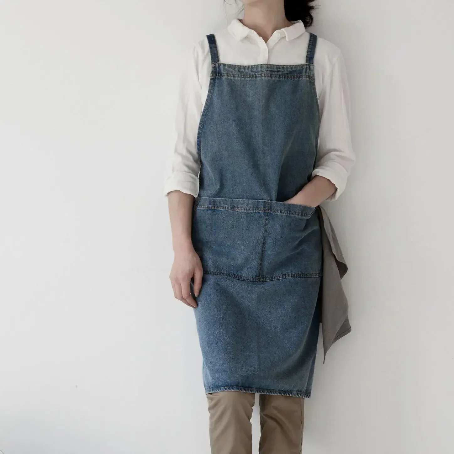 

100% Cotton Denim Apron Thicken Canvas Anti Fouling Home Kitchen Restaurant Korean Pinafore with Artificial Flowers, Faux Flower