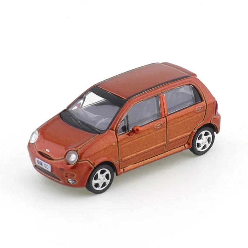 Xcartoys 1/64 chery qq hatchback clássico carro liga brinquedos veículo de motor diecast metal modelo crianças presente natal brinquedos para meninos