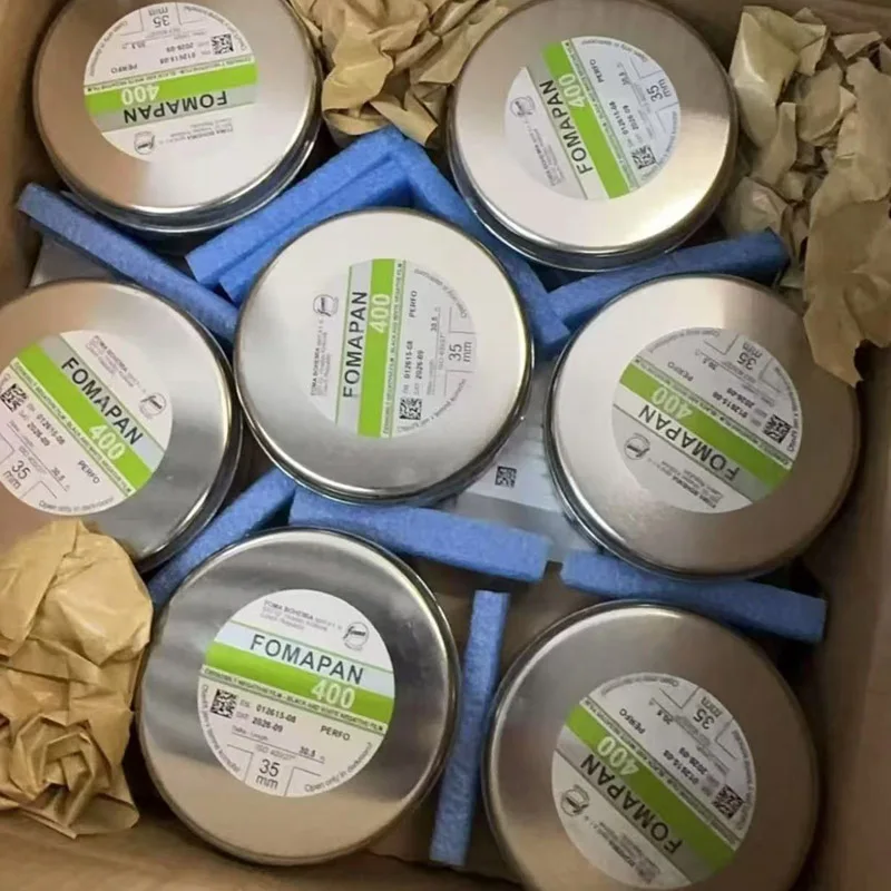 30.5 م التشيكية الأصلية FOMAPAN 100/200/400 135 قرص أبيض وأسود فيلم عكس القرص التعبئة والتغليف القرص (حياة الرف: 2026)