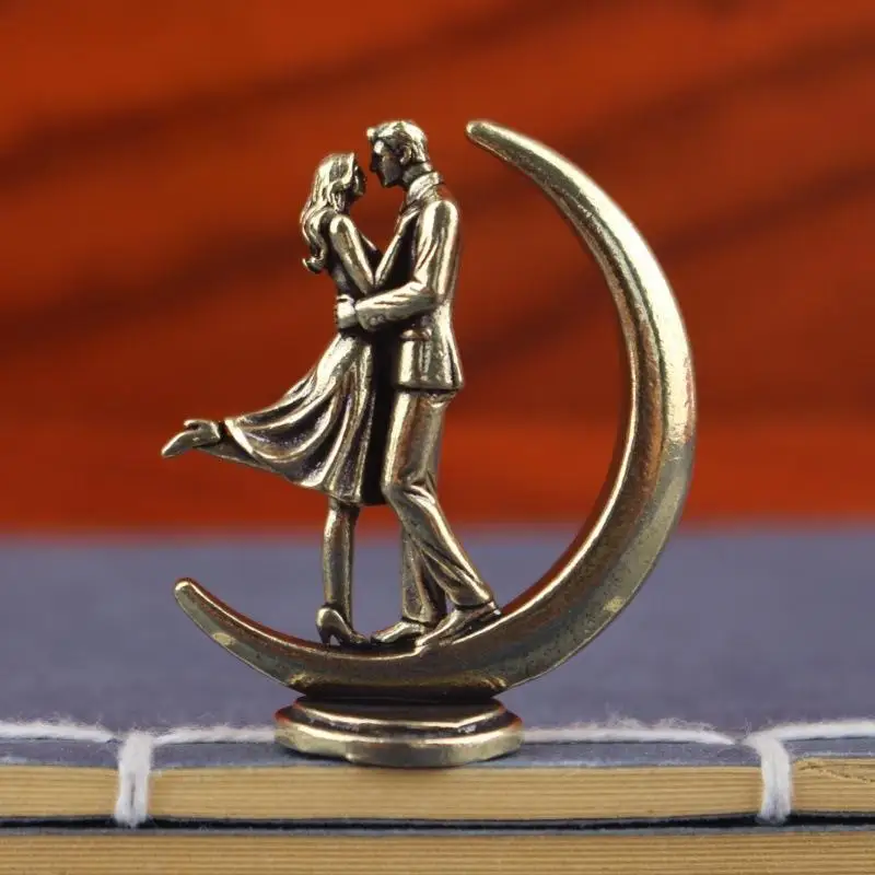 New Brass Couple Hugging Figure Home Decor Statue Modern Art Couple Embracing Figurine Lover Ornament Home Decoration