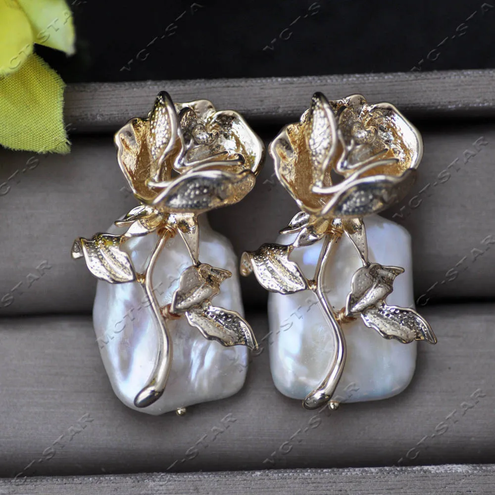 

Z14216 Креативные 28 мм Золотой Цветок Прямоугольная Монета Серьги-гвоздики с Белым Жемчугом