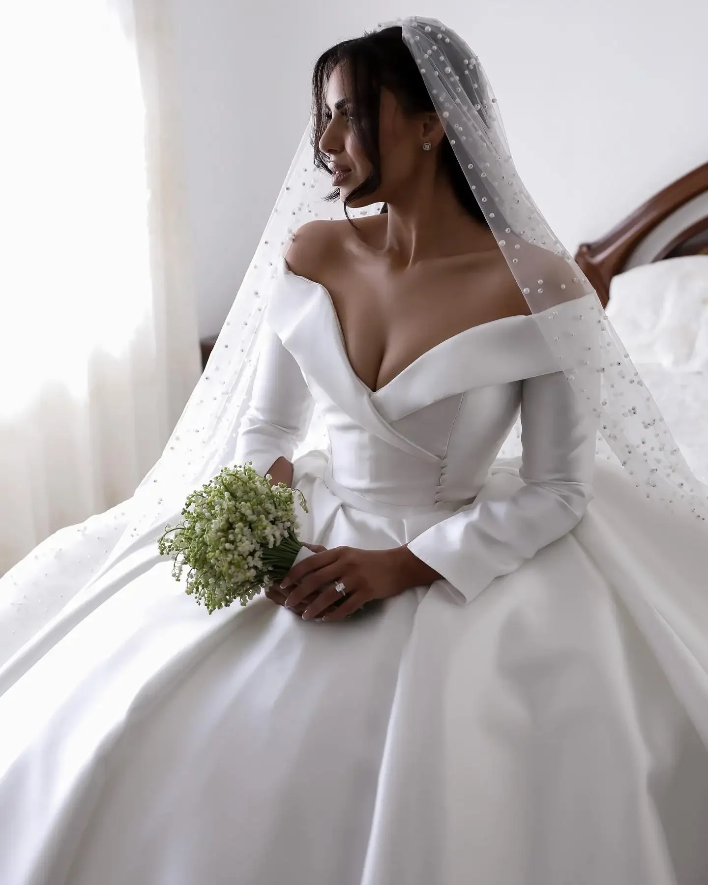 

Vintage Church Wedding Dress 2026 V-Neck Long Sleeves Buttons Floor Length Satin Bridal Bride Gown Vestidos De Noiva