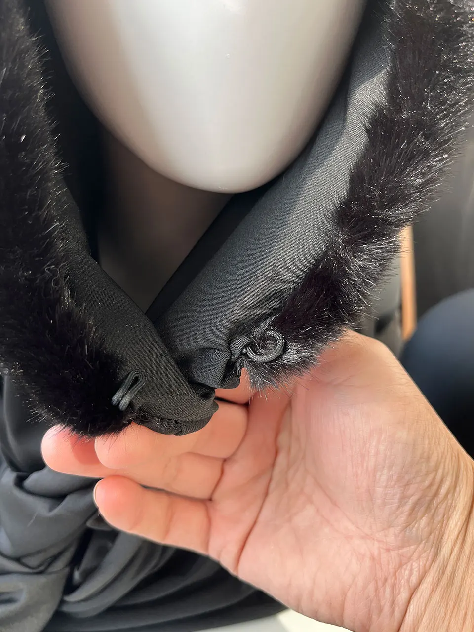 Kunstnerzfell-Mütze mit Kapuze für Damen, Winter-Wärme, Luxuriöser Vollpelz-Kunstnerzschal, Stilvolle Modische Damen-Outdoor-Kopfbedeckung – Detail 14