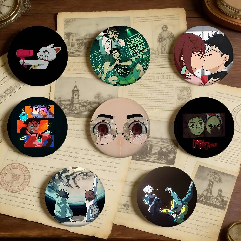 W-DandadanS Badges Peripheral Lapel Pins Tinplate Round Brooch For Shoulder Bag Accessories Souvenir Gifts