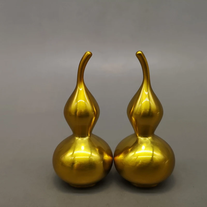 A pair of ornaments, gold-colored brass gourd decorations, home crafts