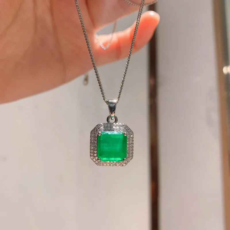 

Jewelry internet celebrity style European and American emerald necklace with a 8*8 main stone