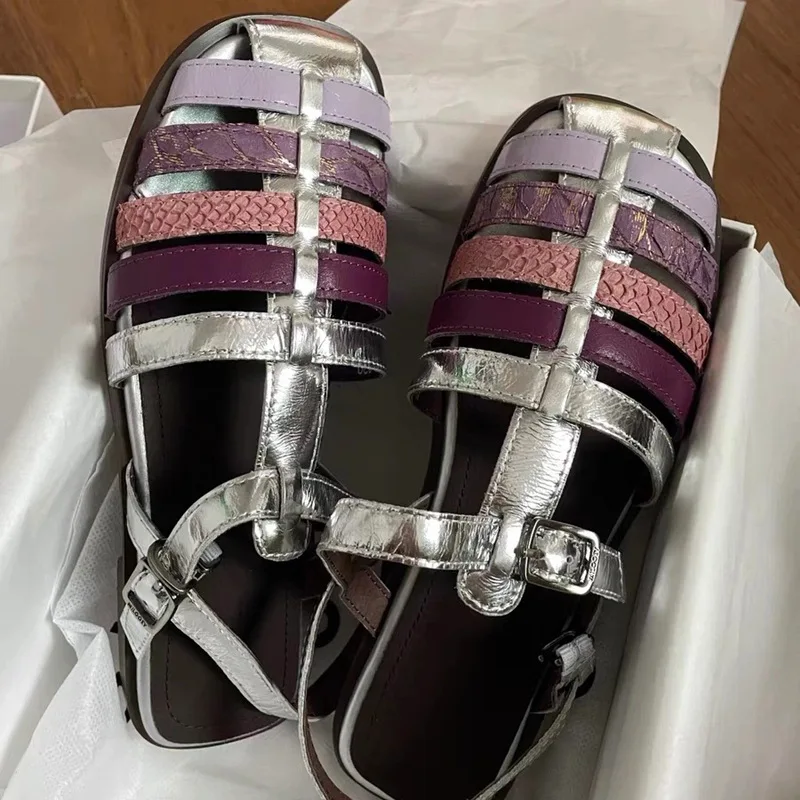 

Модные лоскутные сандалии-гладиаторы радужных цветов, женские удобные ажурные сандалии на плоской подошве в римском стиле для женщин Sandalias De Mujer