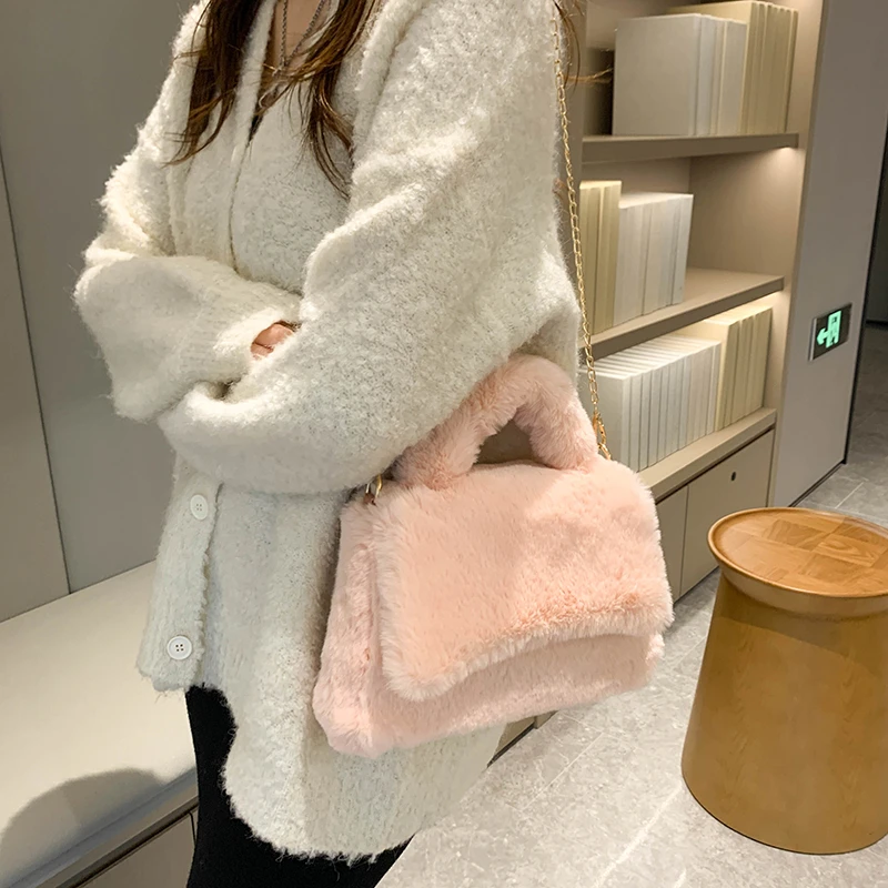 Y2K Fluffy Bags For Women 2022 Winter New Soft Furry Shoulder Bag Fur Tote Bag Plush Luxury Designer Handbag Pearl Sling Bag INS