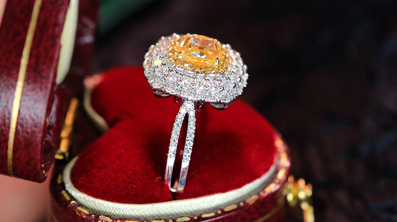 LUOWEND 100% 18K White Gold Rings Luxury Palace Style Real Natural Yellow Diamond Cocktail Ring for Women Senior Banquet