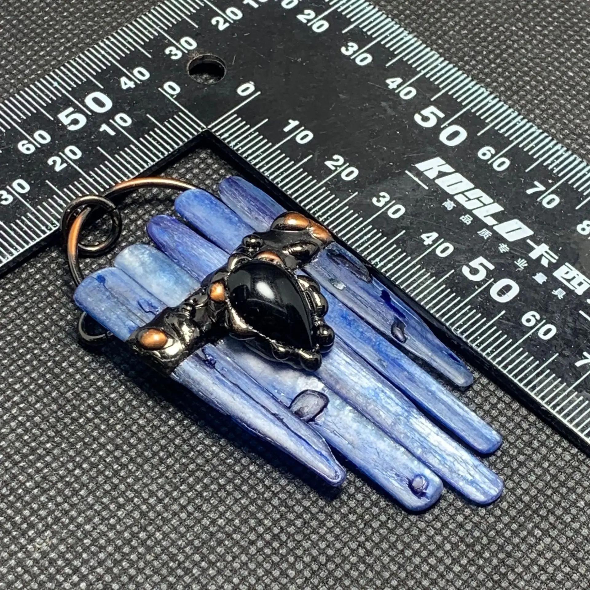 Natural Kyanite Vintage Pendant Reiki Stone Antique Bronze Necklace Healing Crystal Irregular Charms for Jewelry DIY Accessories
