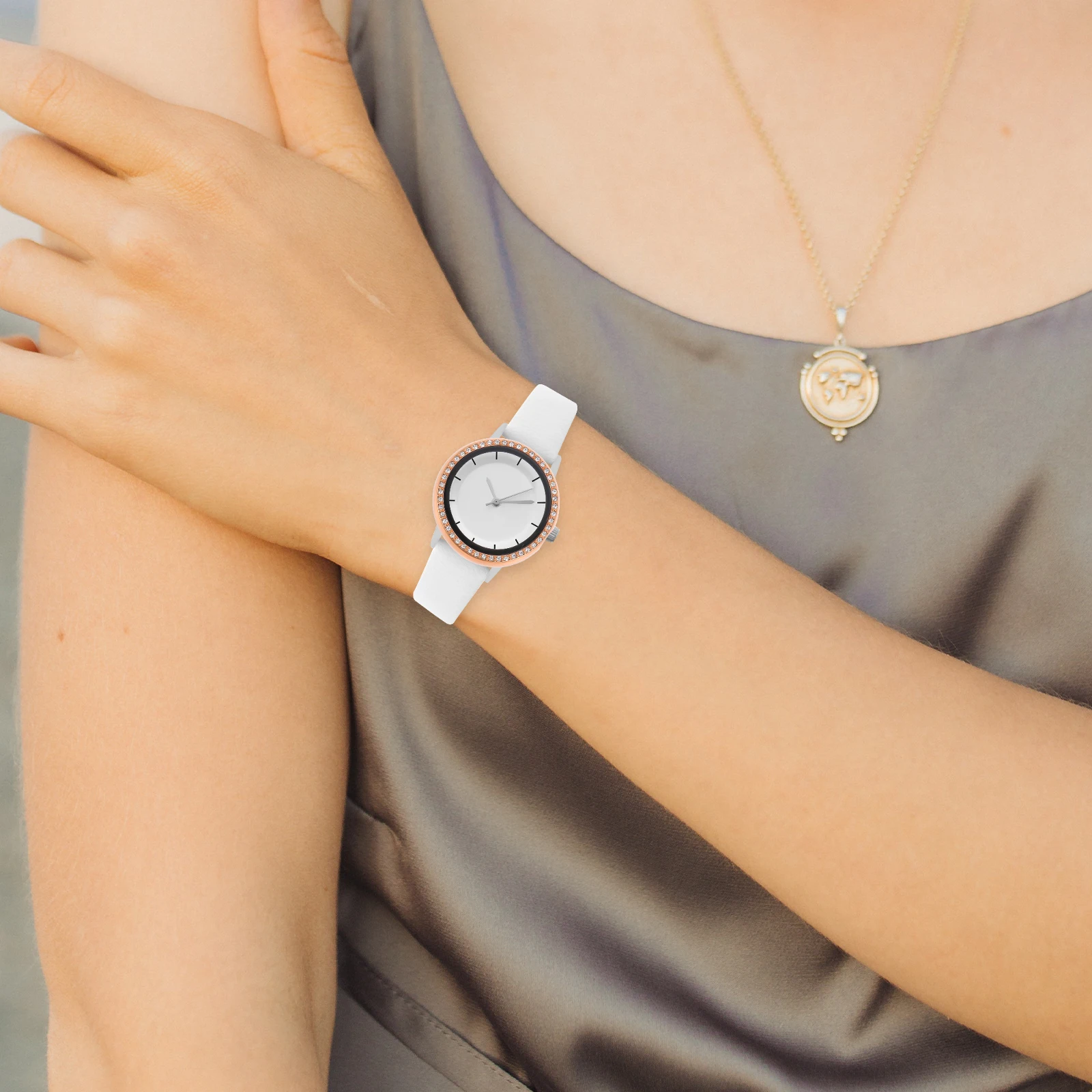 Protetor de tela para smartwatch, capa decorativa anti-arranhões, borda de strass curvada, telefone smartwatch