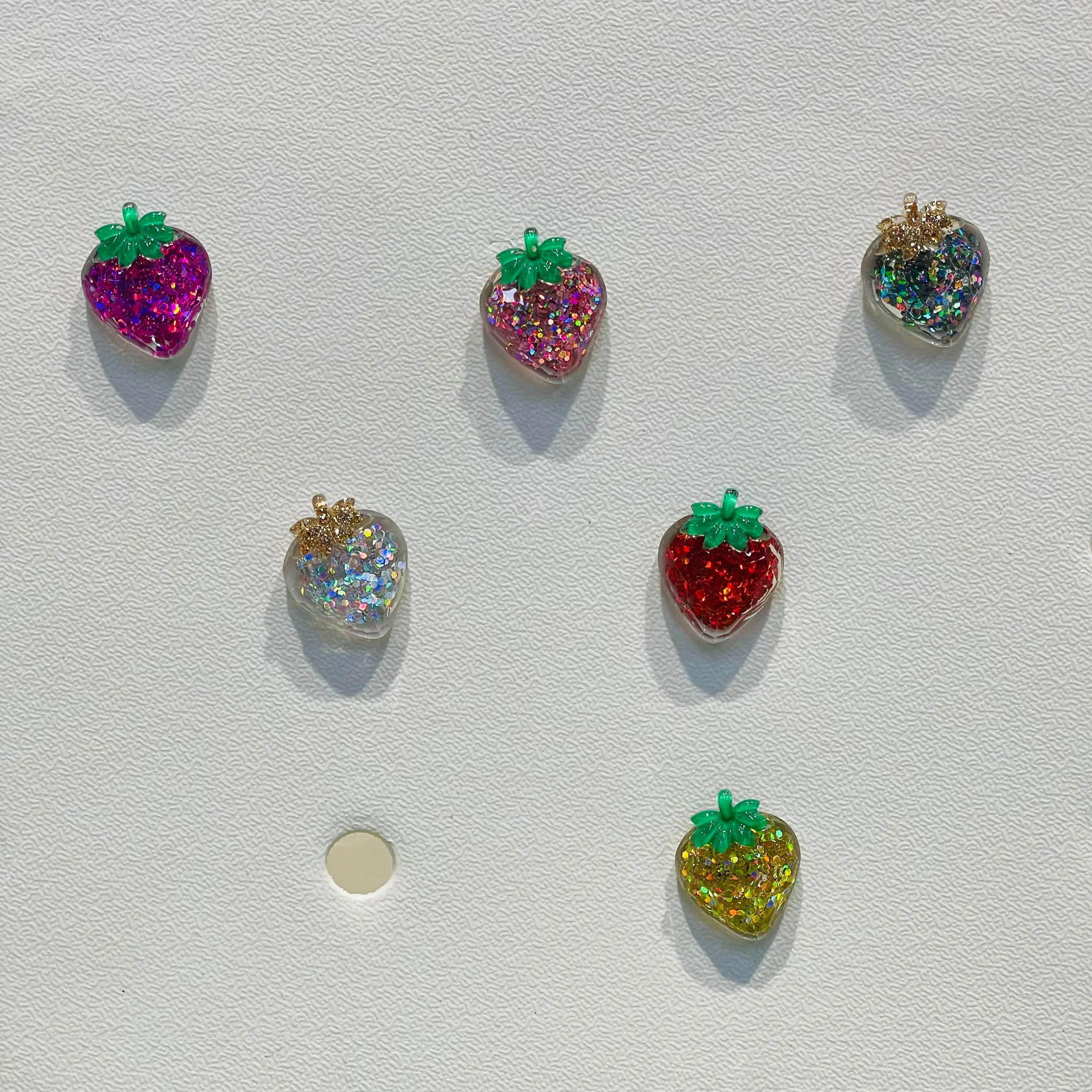 1-6Pcs Cartoon Sequins Strawberry Resin Shoe Charms Garden Shoes Button Decorations Hole Slipper Accessories For Clogs Pins 