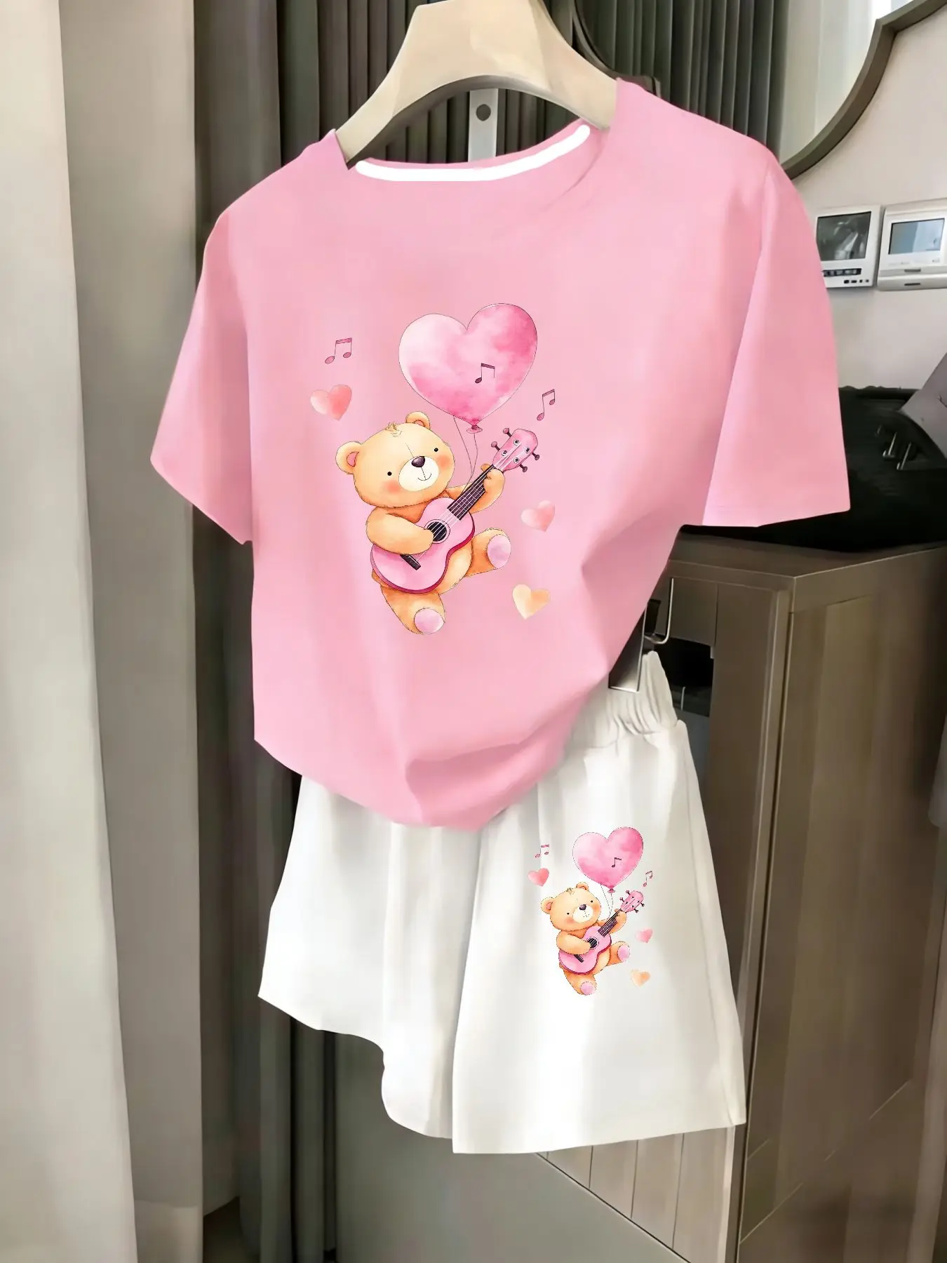 

Ladies 2-Piece Set Summer Beach Vacation Casual round Neck Short Sleeve Random Print T-Shirt Elastic Waist Shorts Suit Comfortab