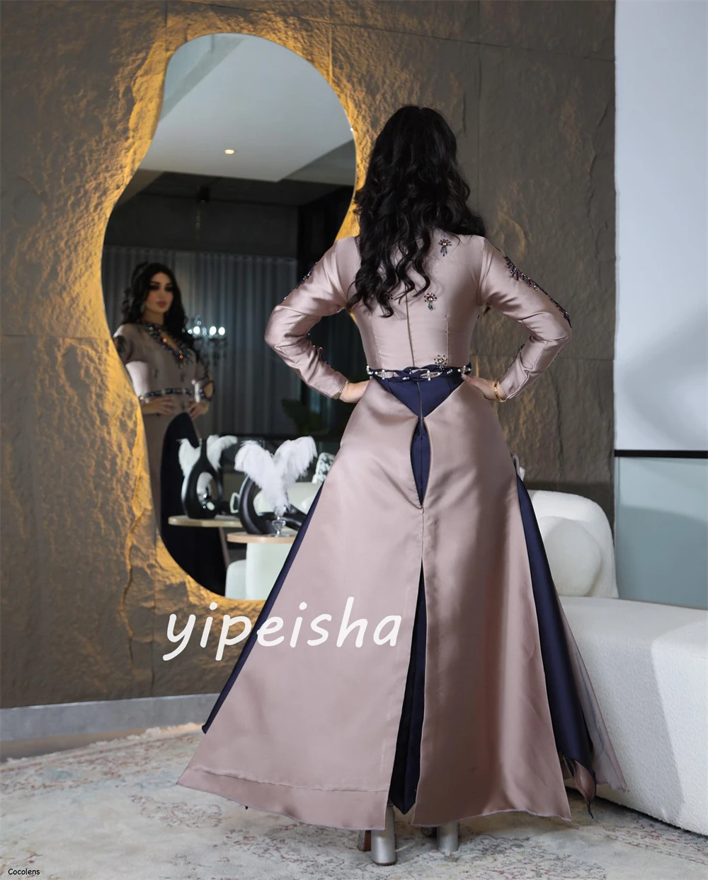 Gaun acara Midi kerah tinggi A-line berpayet manik-manik Applique Satin gaun acara Bespoke kerah tinggi Arab Saudi