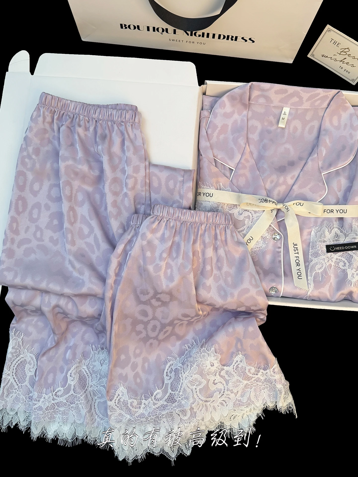 ensemble-trois-pieces-elegant-en-dentelle-imprime-leopard-violet-pyjama-en-soie-glacee-pour-femme-pantalon-long-et-manches-courtes-collection-printemps-ete-luxe