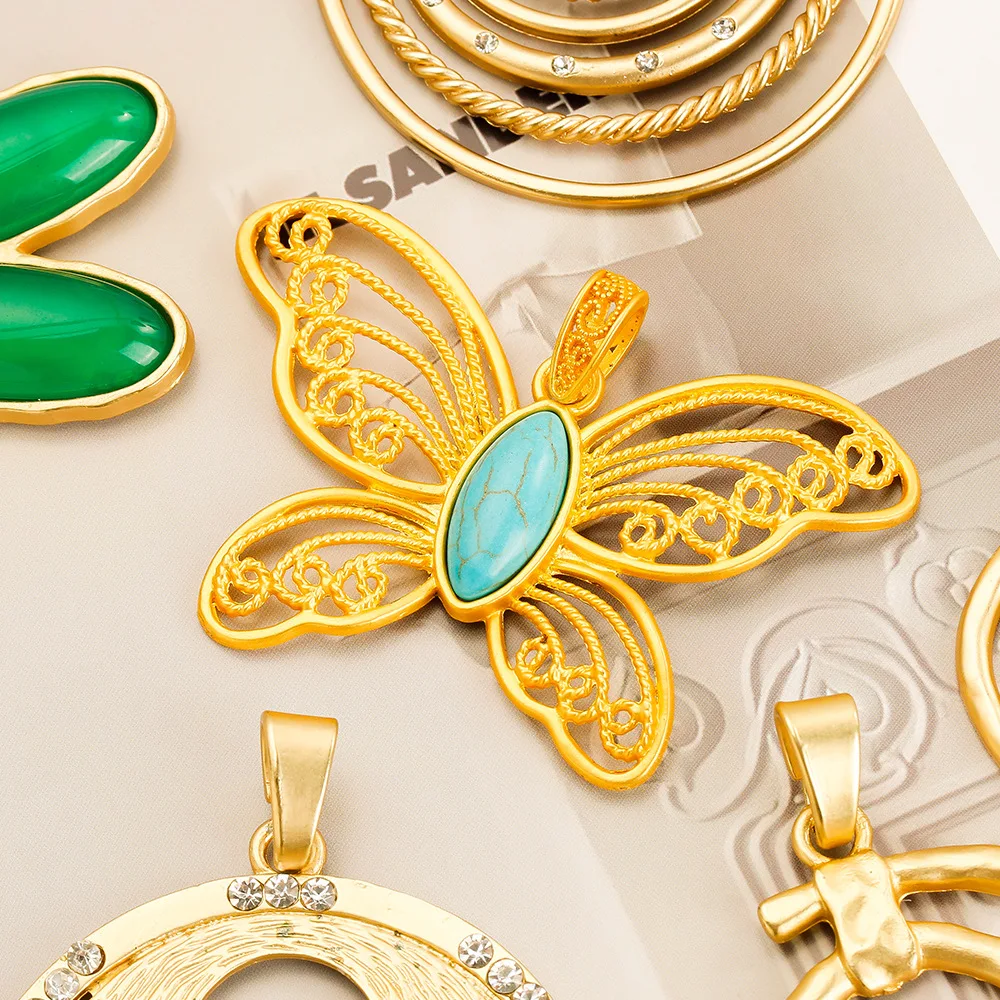 إكسسوارات قلادة ذاتية الصنع، إكسسوارات شخصية وعصرية على شكل فراشة اليعسوب الفيروزية غير اللامعة