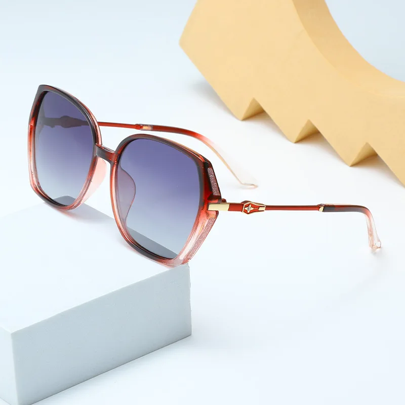 

Personalized mature sunglasses, fashionable and versatile polarized retro street photography, UV resistant women's sunglasses