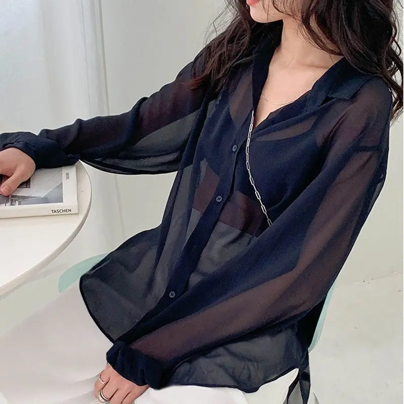 Blusa de gasa con protección solar para mujer, camisa blanca y negra de manga larga con botones, fina, holgada, informal, coreana, elegante, nueva