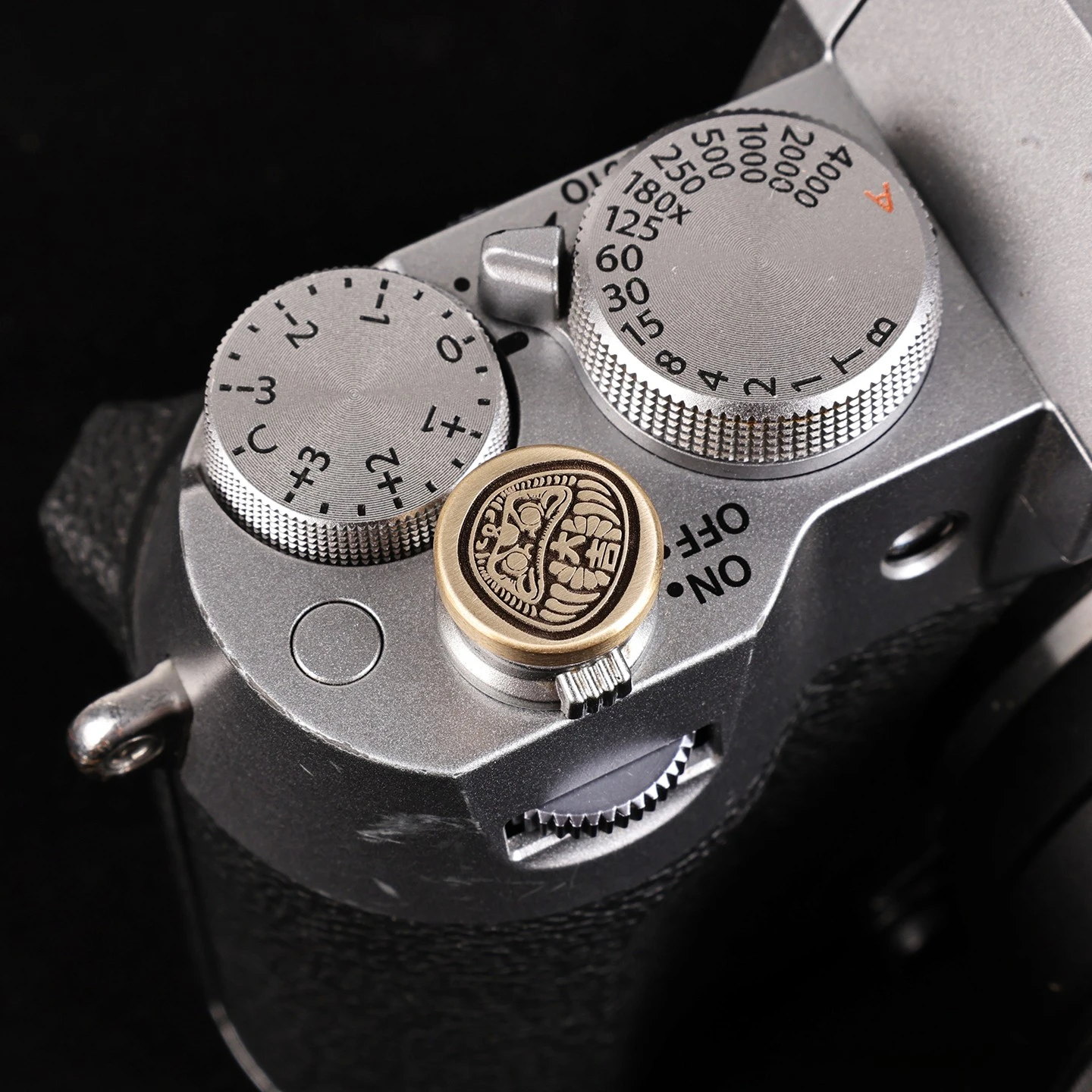Camera Metal Hot Shoe Cover Suitable for Fuji XT3 XT10 XT20 XT50 X100V X100VI XT30II XT30III Threaded Shutter Button Accessories
