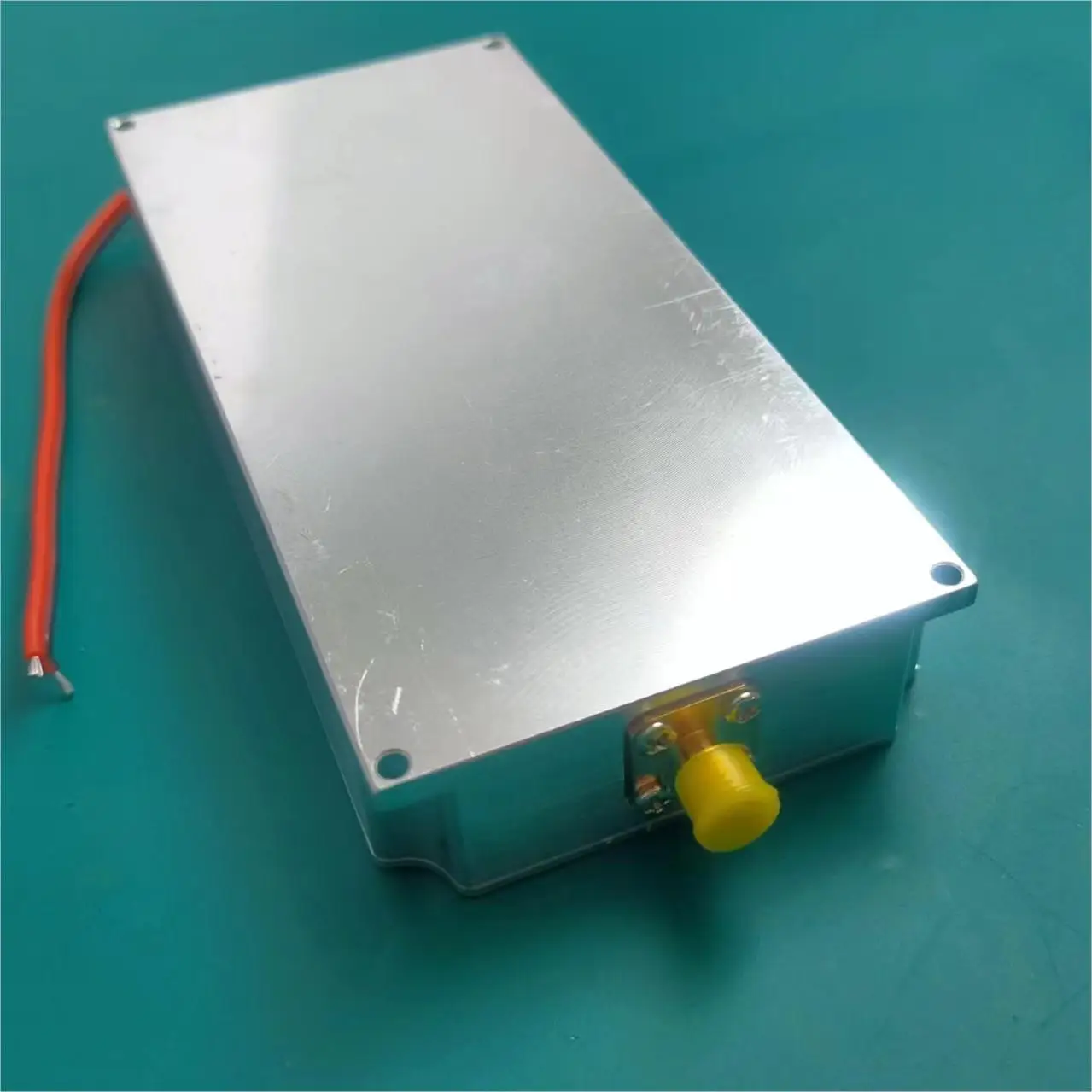 BCSK-Y10 Rf Module Versterker 50W High Power Uav Tegenmaatregelen Apparatuur Band 5720-5850Mhz Ondersteuning Aangepaste 1.2G/1.4G/433M /1.5G