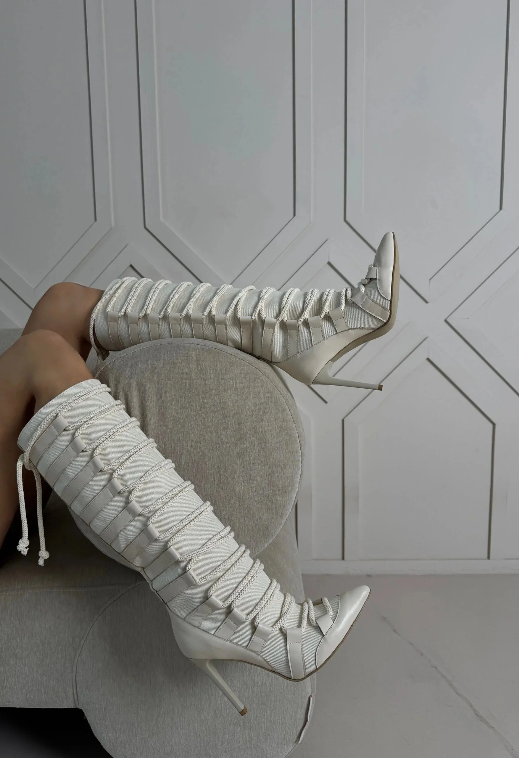 

2025 женские сапоги до колена с острым носком, на шнуровке, на тонком высоком каблуке, пикантные сапоги до колена на молнии на шпильке, белые сапоги до колена на каблуке, осень44