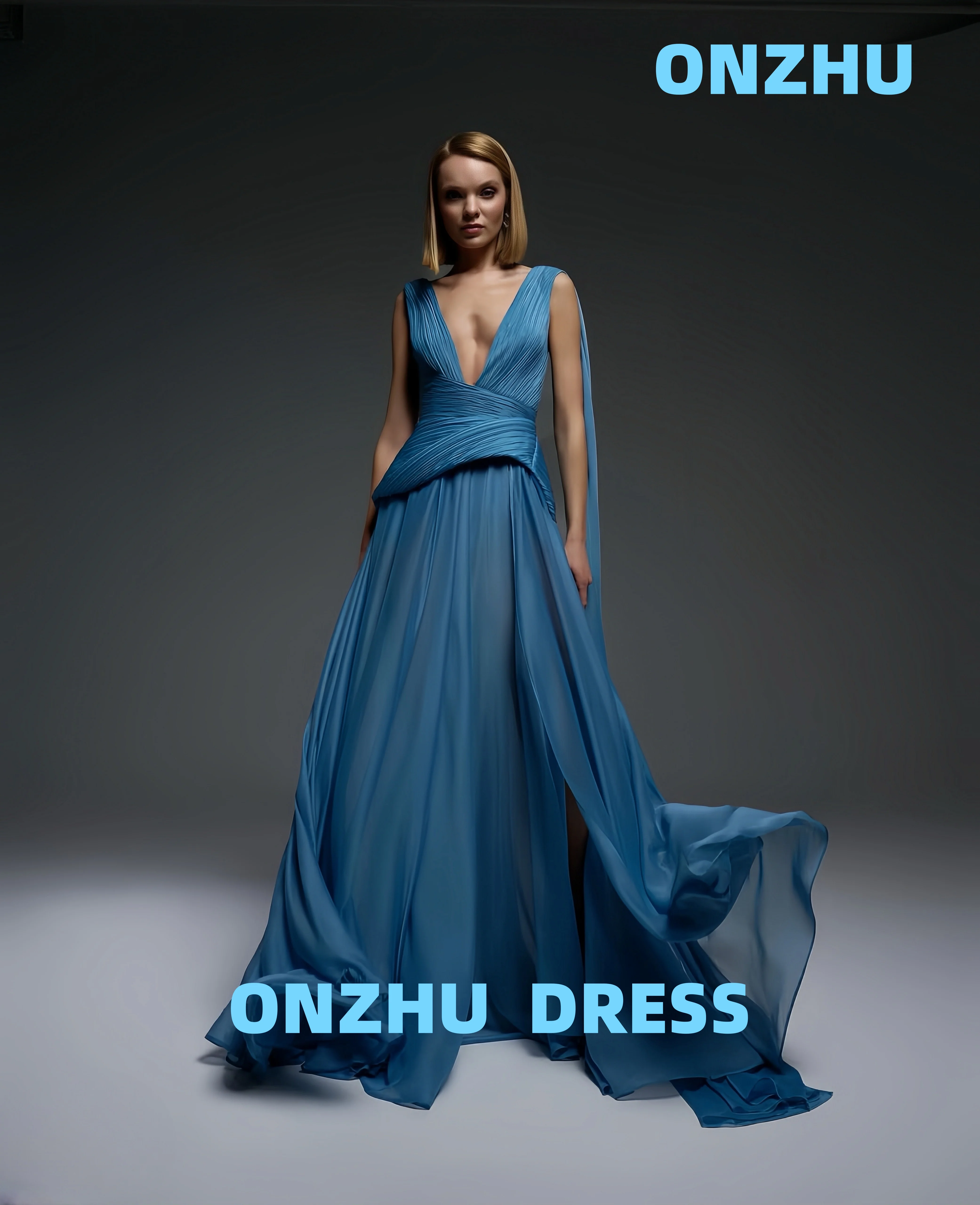 ชุดราตรีหรูหราแบบคอวีทรงเอไลน์สำหรับผู้หญิง ดีไซน์พิเศษโดยอแมนดา 'โนวีอาส'