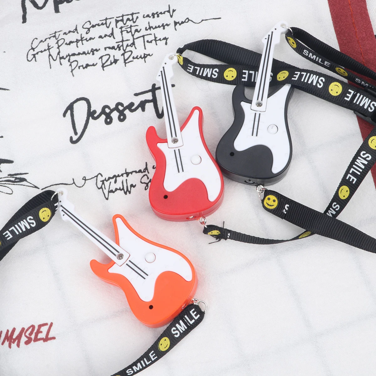 Strumenti musicali per bambole Modello di scena regalo Chitarra elettrica in miniatura multicolore Puntelli per foto Accessori Mini modello di chitarra