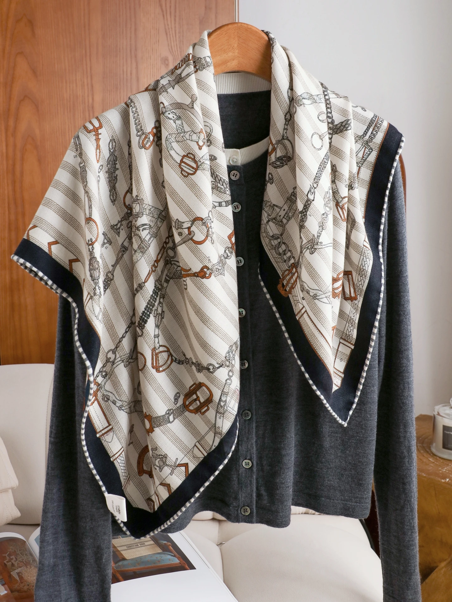 Echarpe-en-soie-et-laine-a-motifs-tendance-85-cm-polyvalente-chaude-pour-l'automne-et-l'hiver-en-tissu-double-face-pour-jeunes-et-adultes