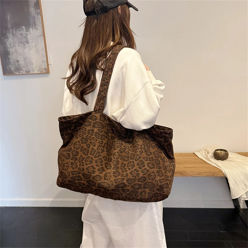 

Женская роскошная кожаная классическая модельерская сумка через плечо Элегантная сумка через плечо для современных повседневных нарядов