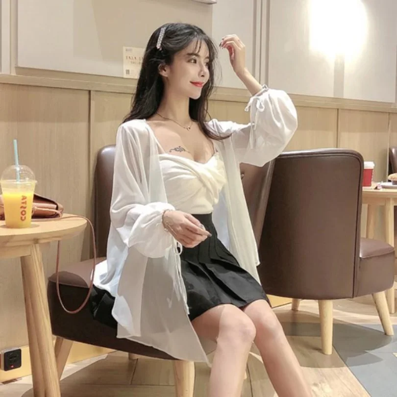 2023 Primavera/Verão Nova Moda Sutiã e Saia Plissada Definir Protetor Solar das Mulheres Camisa Chiffon Desgaste Conjunto de Três Peças