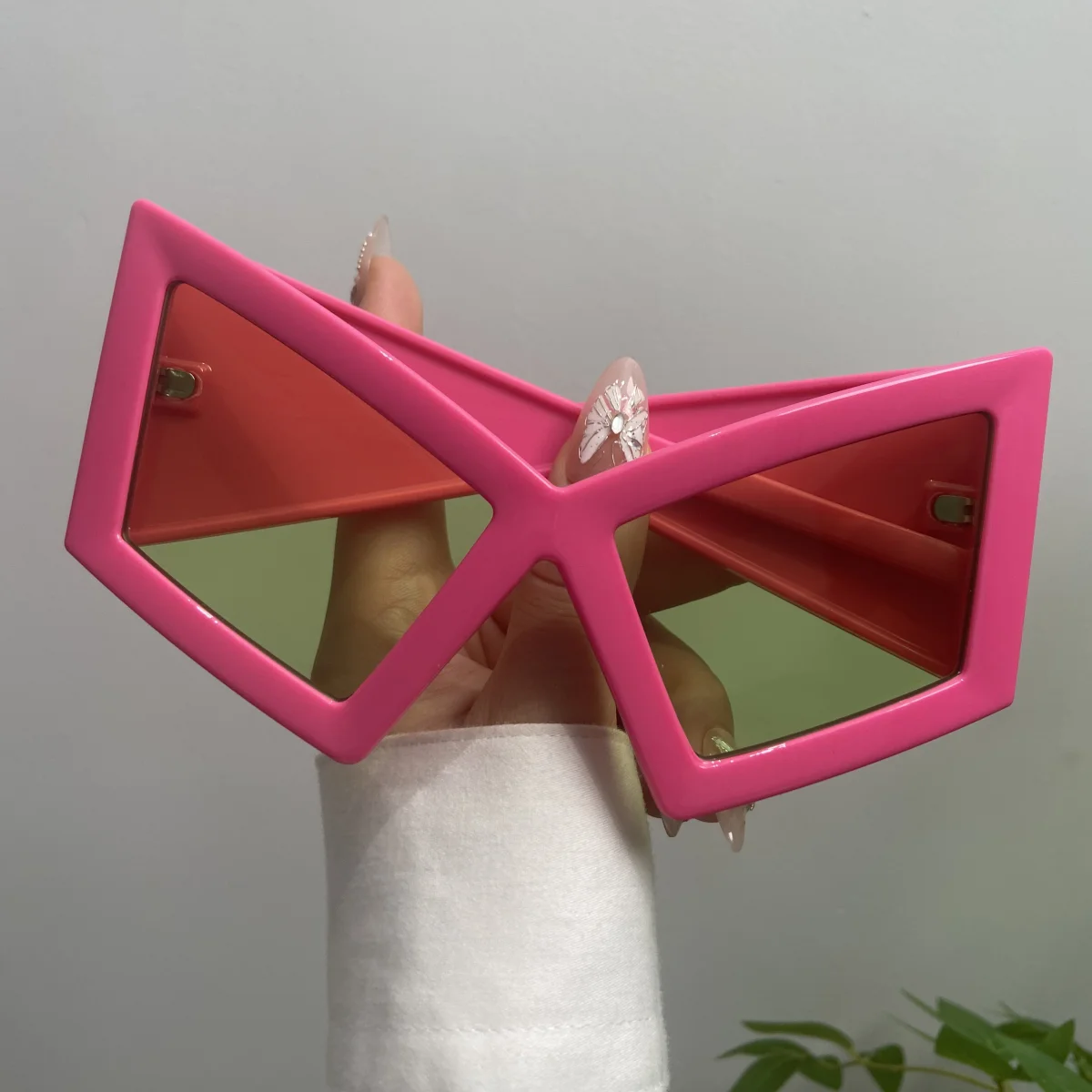 

Vintage classic cat-eye fashion glasses for ladies and men Hiking holiday party decorative glasses for beach driving sunglasses