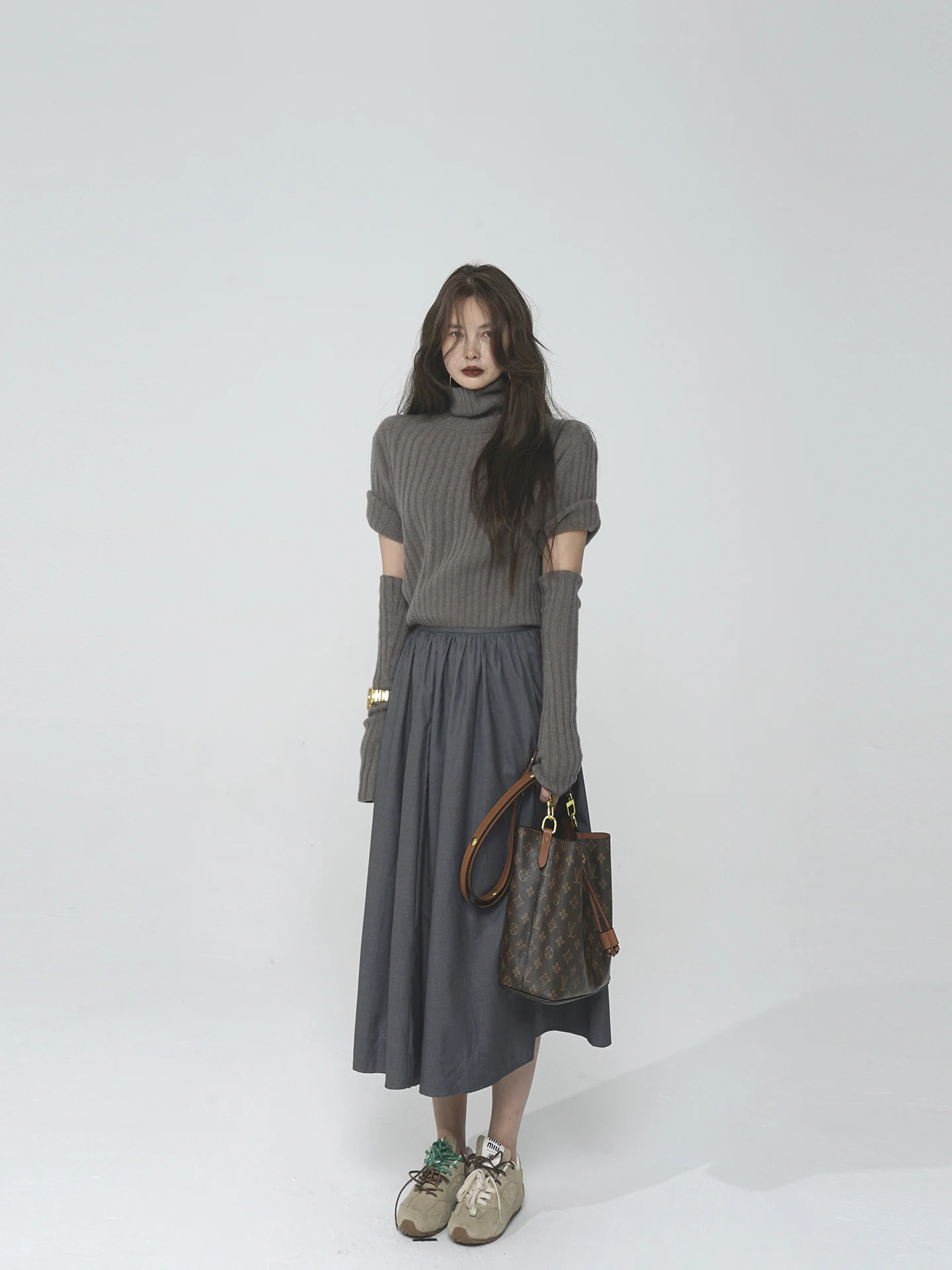 

Lazy Akimbo Early Spring College Style Knitted Set with Grey Pleated Skirt And High Collar Half Sleeve Knitted Sweater