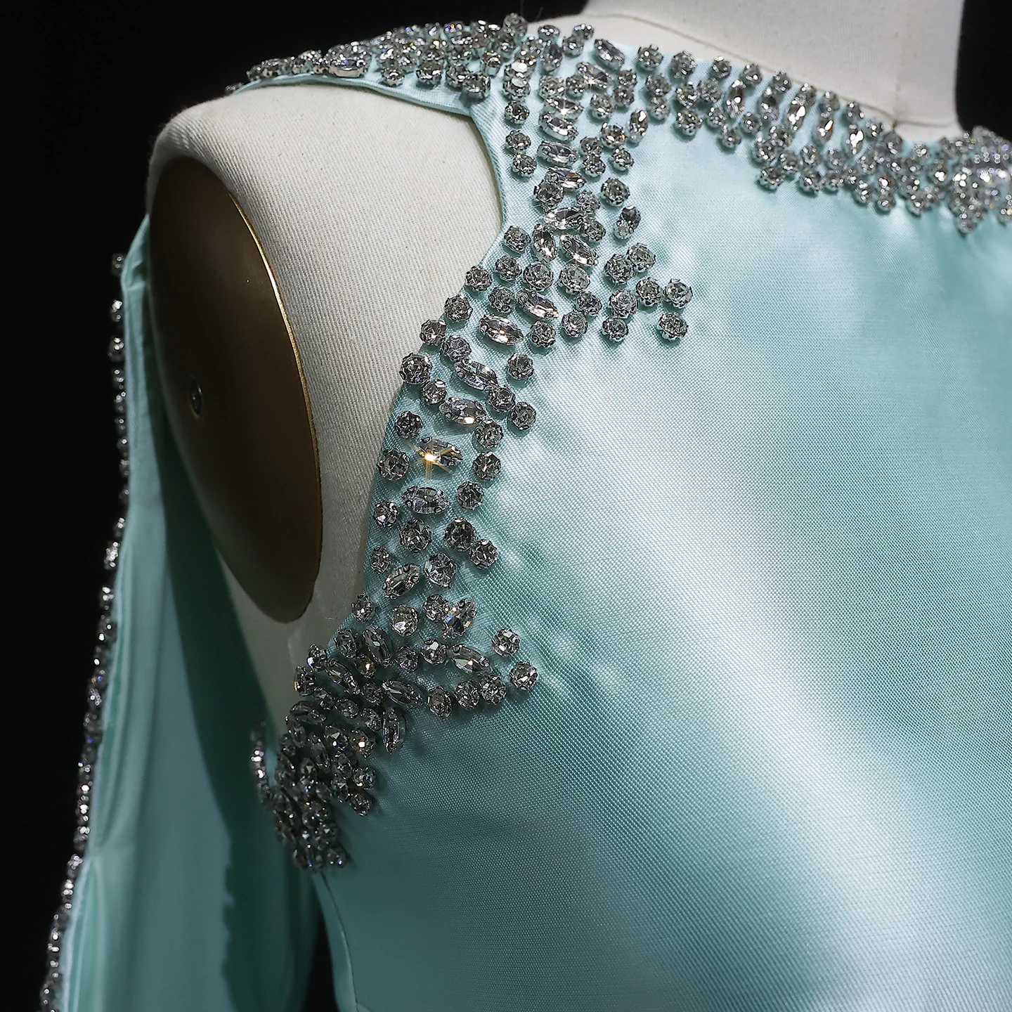 Sharon Said Luxuriöses Mintgrünes Meerjungfrauen-Satin-Abendkleid aus Dubai mit Cape für Damen, Hochzeitsfeier, formeller Abschlussball, SS503, maßgeschneidert – Detail 9