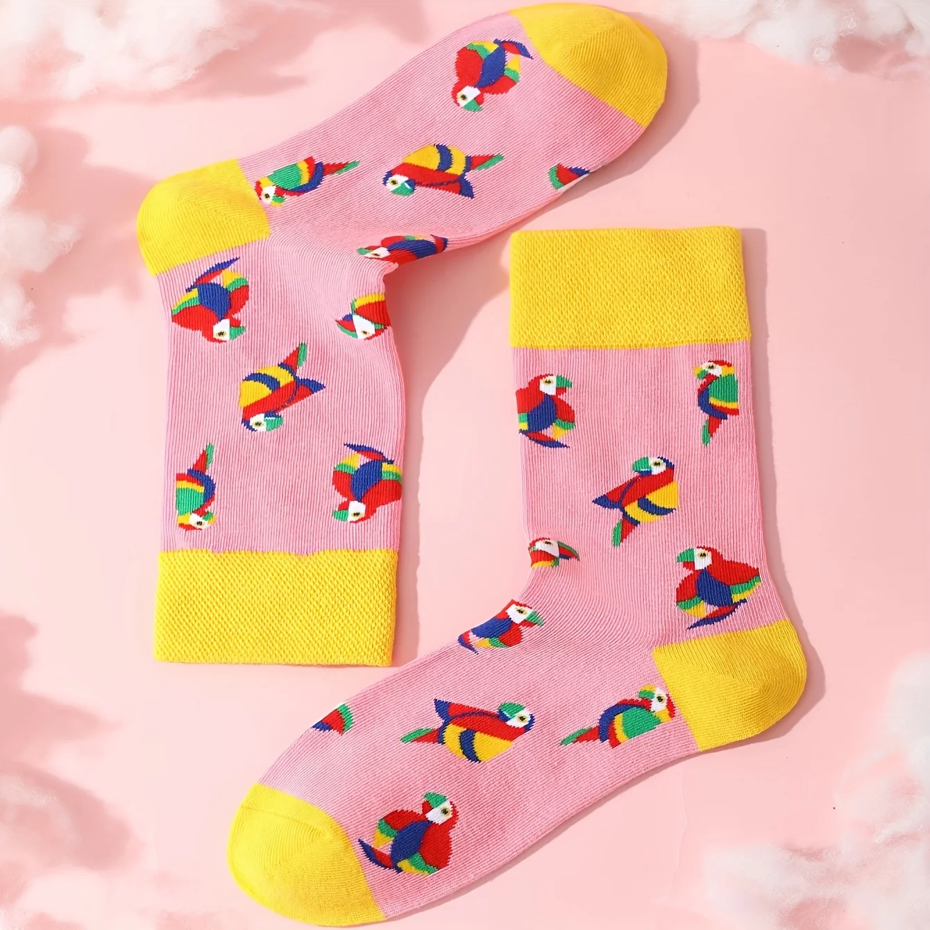 A pair of pink parrot patterns Fashion Casual versatile socks suitable for Halloween Christmas Valentine\'s Day Gifts