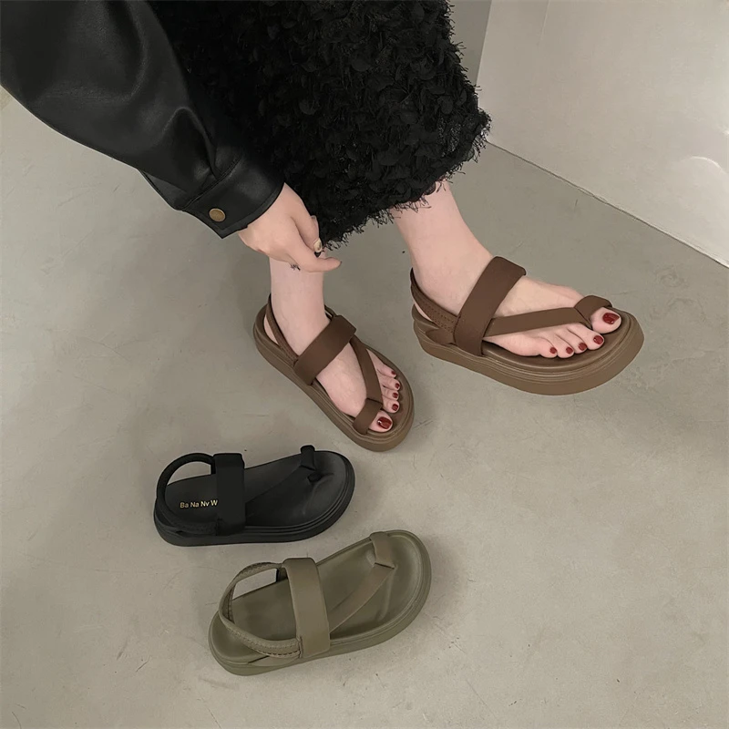 New Summer Fashionable Comfortable and Casual Cross-strap Thick-soled Platform Sole Wear-resistant Women\'s Sandals