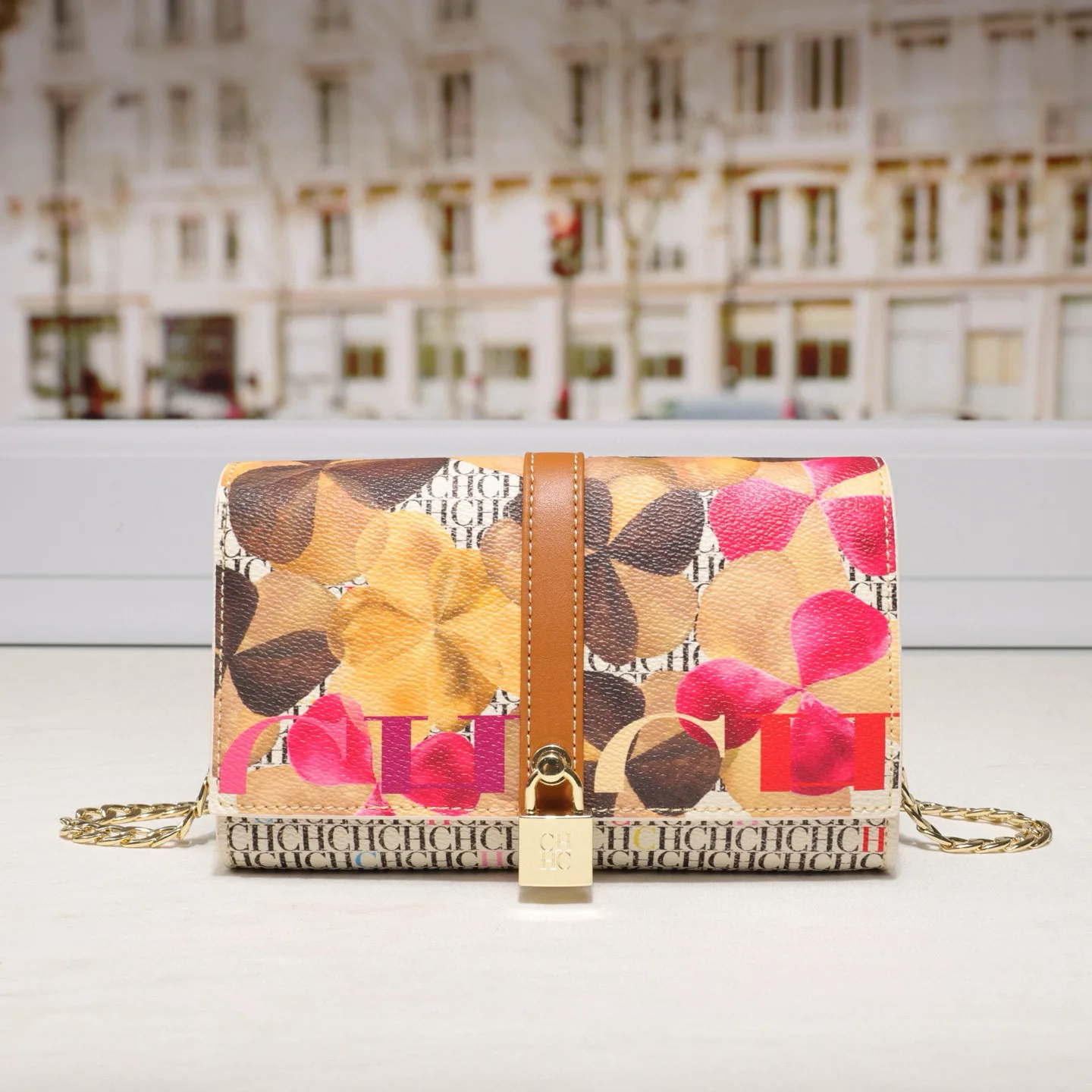 

2026 Новая модная и стильная универсальная повседневная сумка через плечо для женщин CH