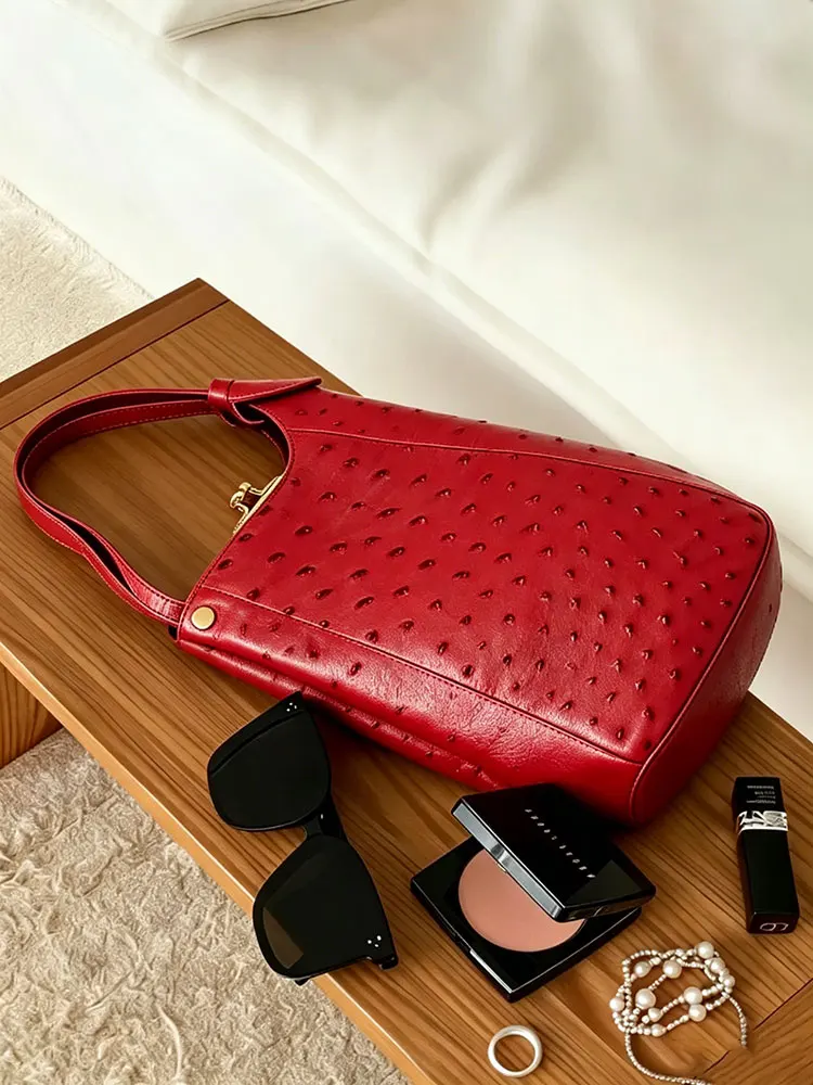 

Red Clip Ladies Shoulder Bag 2026 New Style High-End Lightweight Luxury Bucket Bag Summer Fashion Soft PU Leather Color