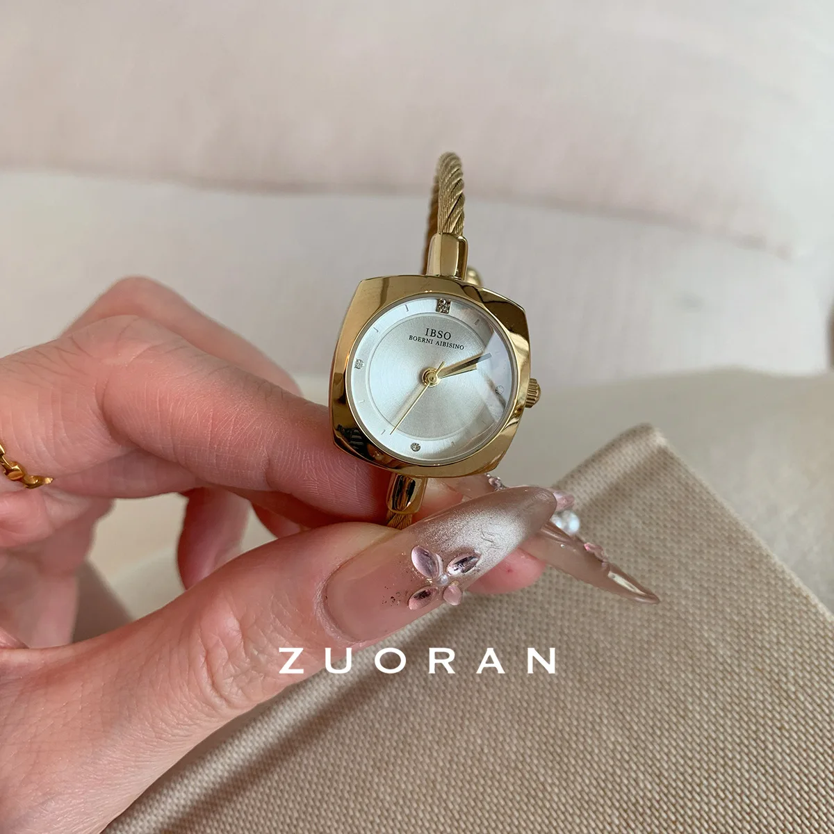 ساعة نسائية فاخرة راقية، سوار مربع ذهبي، ساعة نسائية أنيقة ومتعددة الاستخدامات، هدية عيد ميلاد للنساء. #1