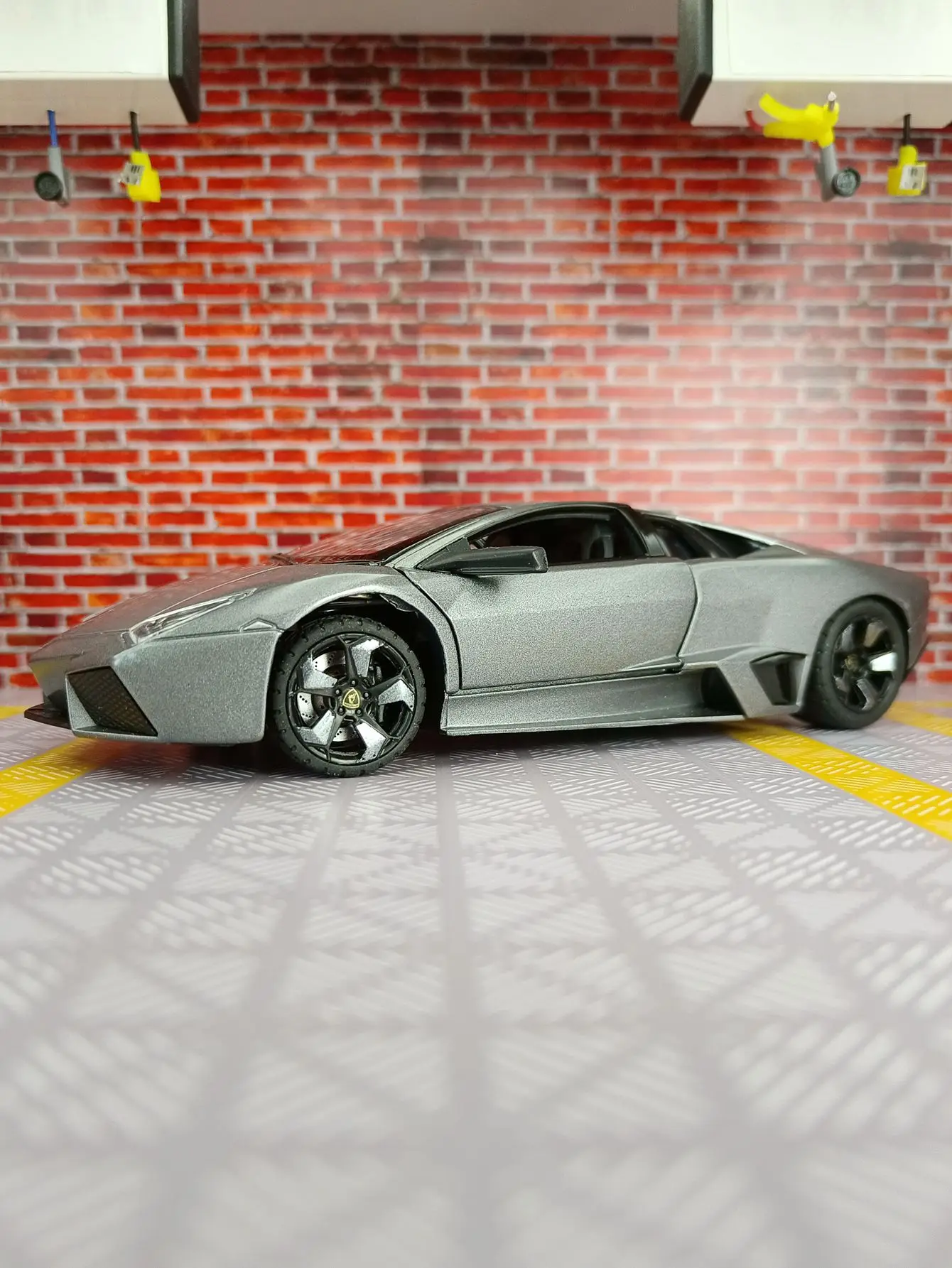 Modèle de voiture Lamborghini Reventon 1:24, véhicule de luxe en alliage, collection de jouets de sport, ornements, cadeau pour garçon