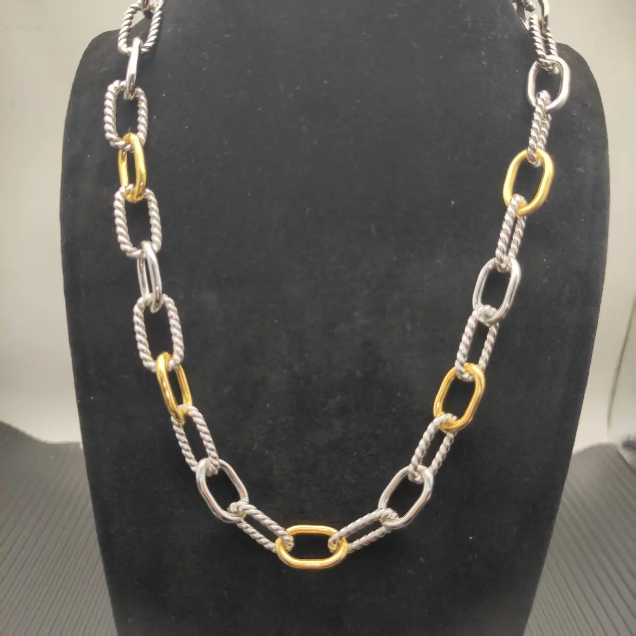 

2026 High-Quality Fashion Classic Chain Necklace Street Style