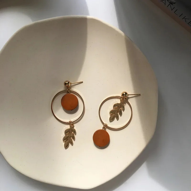 Japanese Korean Temperament Simple AB Wood Leaf Clip On Earrings Vintage Geometric Retro Round Circle Female Women Ears Clip