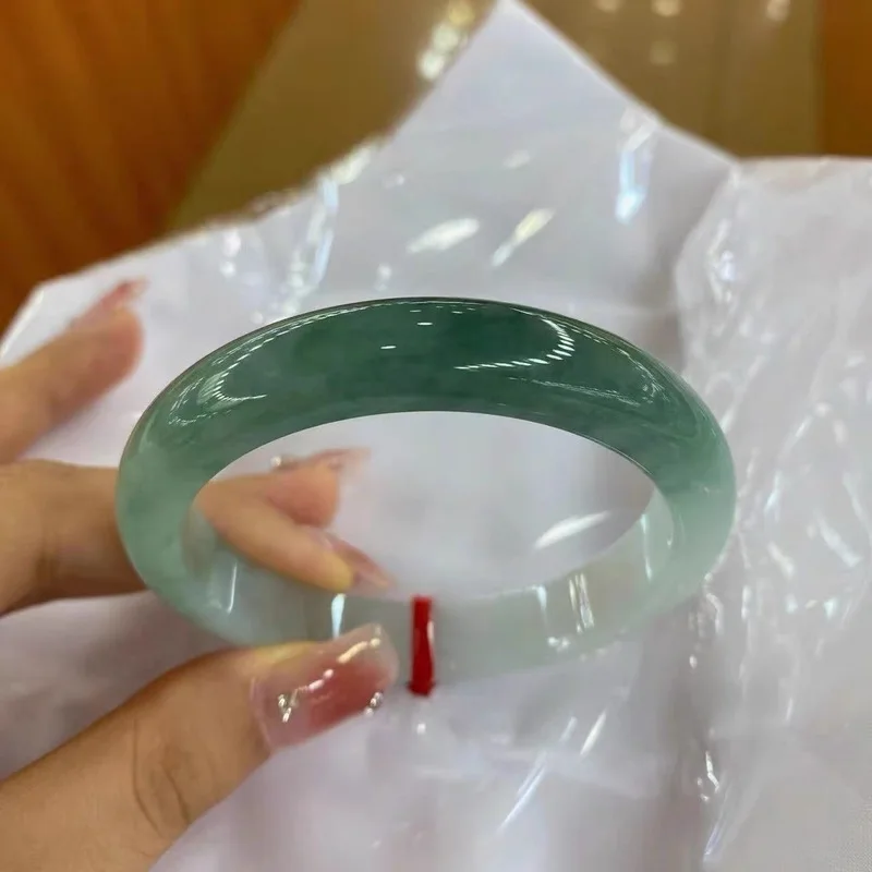 Ice oil with floral patterns  bracelet   jadeite from an old mine  classic round green transl