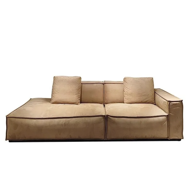 مكعبات توفو كريمية حديثة وبسيطة، وأريكة من القماش غير اللامع بصف مستقيم #1